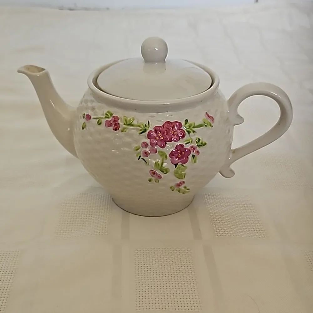 Vintage A Teleflora Gift 1985 Flower Teapot Basketweave Texture Pink/ White